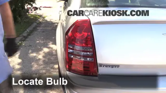 2006 Chrysler 300 C SRT8 6.1L V8 Luces Luz de freno (reemplazar foco)